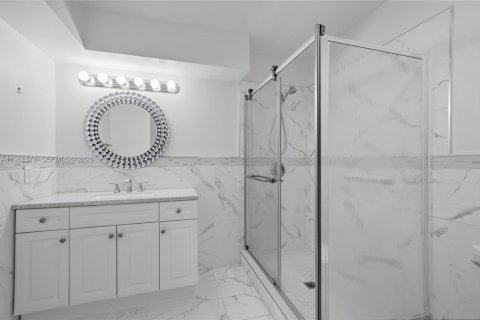 Condo in Boynton Beach, Florida, 3 bedrooms  № 2040908 - photo 13