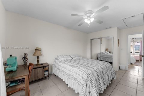 Townhouse in Hialeah, Florida 2 bedrooms, 80.92 sq.m. № 1857262 - photo 14