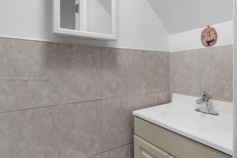 Townhouse in Hialeah, Florida 2 bedrooms, 80.92 sq.m. № 1857262 - photo 7