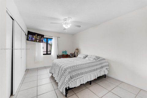 Townhouse in Hialeah, Florida 2 bedrooms, 80.92 sq.m. № 1857262 - photo 15