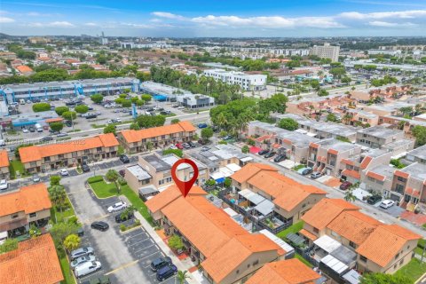 Townhouse in Hialeah, Florida 2 bedrooms, 80.92 sq.m. № 1857262 - photo 23