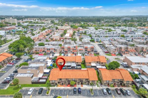 Townhouse in Hialeah, Florida 2 bedrooms, 80.92 sq.m. № 1857262 - photo 22