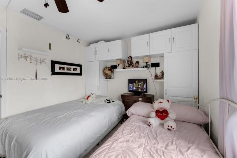 Townhouse in Hialeah, Florida 2 bedrooms, 80.92 sq.m. № 1857262 - photo 13