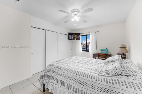 Townhouse in Hialeah, Florida 2 bedrooms, 80.92 sq.m. № 1857262 - photo 16