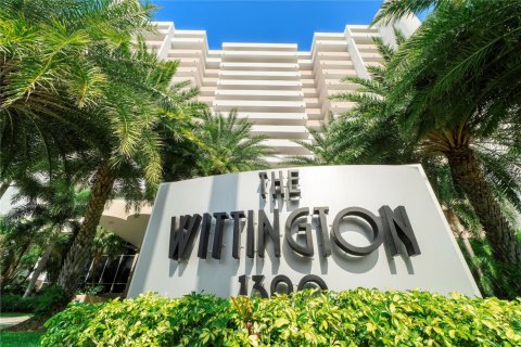 Condo in Pompano Beach, Florida, 2 bedrooms  № 1231545 - photo 1