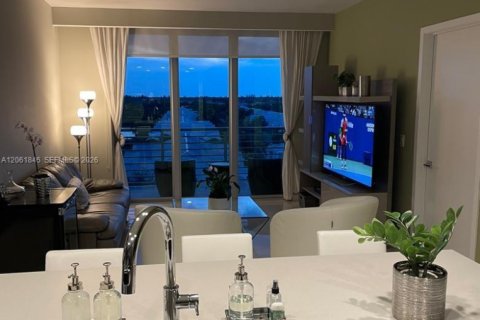 Condo in Doral, Florida, 3 bedrooms № 2254106 - photo 13