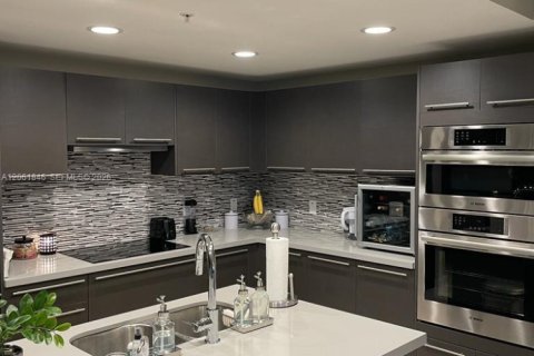 Condo in Doral, Florida, 3 bedrooms № 2254106 - photo 7