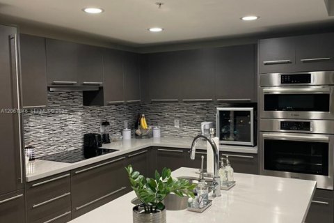 Condo in Doral, Florida, 3 bedrooms № 2254106 - photo 9