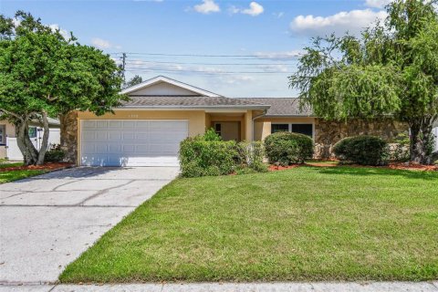 House in Safety Harbor, Florida 3 bedrooms, 150.78 sq.m. № 1909476 - photo 1