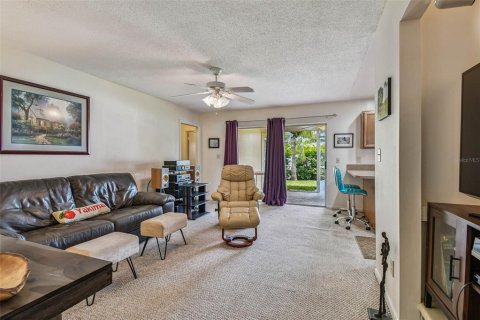 House in Safety Harbor, Florida 3 bedrooms, 150.78 sq.m. № 1909476 - photo 13
