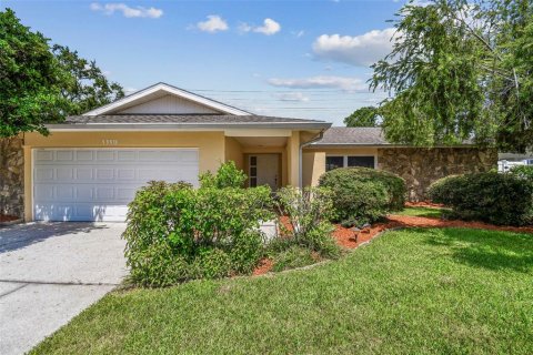 House in Safety Harbor, Florida 3 bedrooms, 150.78 sq.m. № 1909476 - photo 2