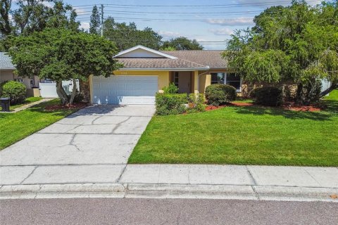 House in Safety Harbor, Florida 3 bedrooms, 150.78 sq.m. № 1909476 - photo 3
