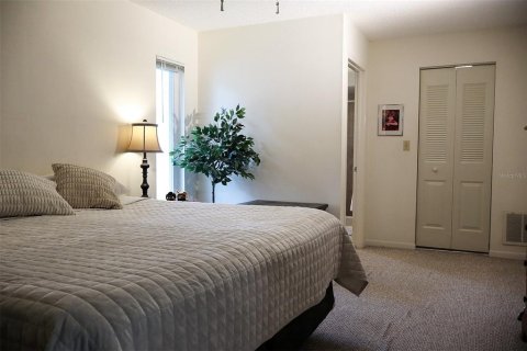 House in Safety Harbor, Florida 3 bedrooms, 150.78 sq.m. № 1909476 - photo 23