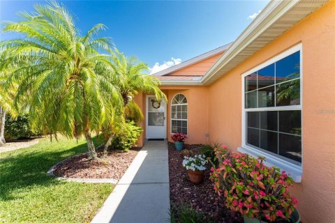 House in Port Charlotte, Florida 3 bedrooms, 136.1 sq.m. № 1901249 - photo 3