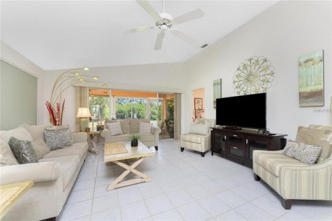 House in Port Charlotte, Florida 3 bedrooms, 136.1 sq.m. № 1901249 - photo 11