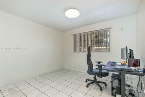 Propiedad comercial en venta en Miami, Florida, 132.85 m2 № 1997617 - foto 18