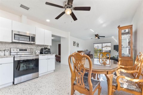 Propiedad comercial en venta en Miami, Florida, 132.85 m2 № 1997617 - foto 9