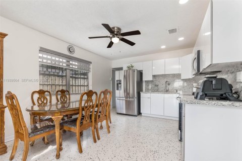 Propiedad comercial en venta en Miami, Florida, 132.85 m2 № 1997617 - foto 8