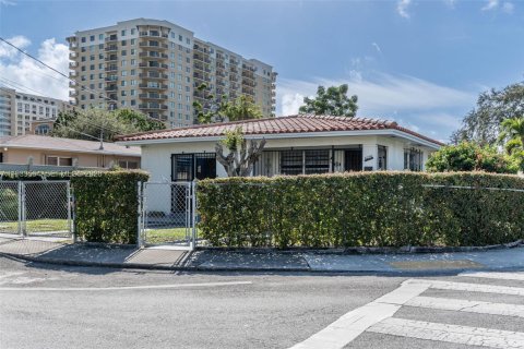 Propiedad comercial en venta en Miami, Florida, 132.85 m2 № 1997617 - foto 2