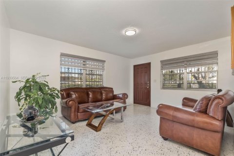 Propiedad comercial en venta en Miami, Florida, 132.85 m2 № 1997617 - foto 5