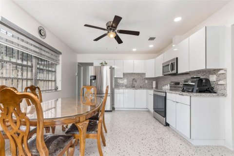 Propiedad comercial en venta en Miami, Florida, 132.85 m2 № 1997617 - foto 7