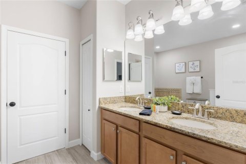 House in Davenport, Florida 8 bedrooms, 363.15 sq.m. № 2229803 - photo 13