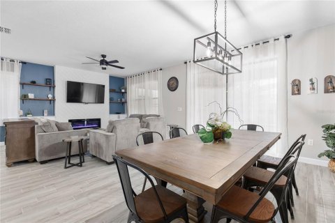 House in Davenport, Florida 8 bedrooms, 363.15 sq.m. № 2229803 - photo 6