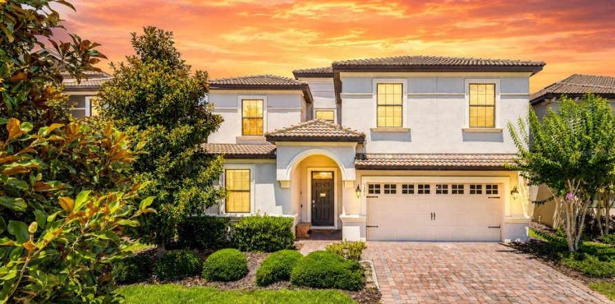 House in Davenport, Florida 8 bedrooms, 363.15 sq.m. № 2229803
