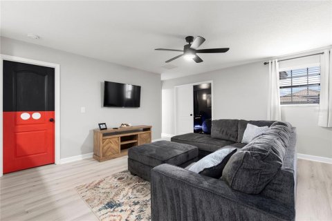 House in Davenport, Florida 8 bedrooms, 363.15 sq.m. № 2229803 - photo 9