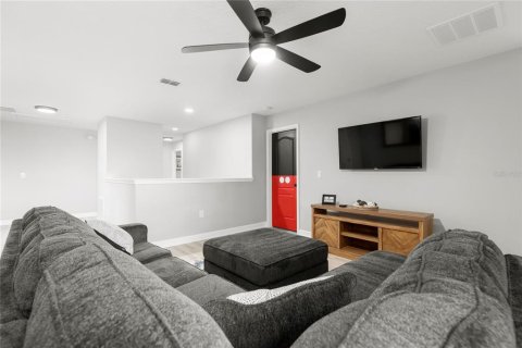 House in Davenport, Florida 8 bedrooms, 363.15 sq.m. № 2229803 - photo 8
