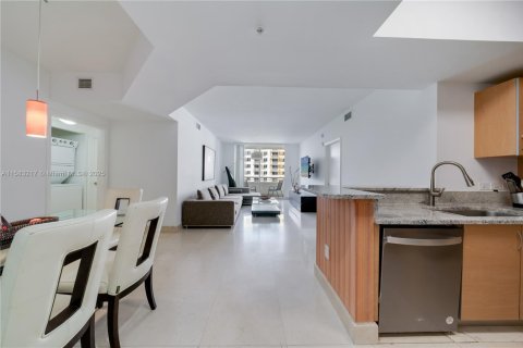 Купить кондоминиум в Авентура, Флорида 2 спальни, 99.41м2, № 2012444 - фото 7