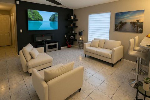 House in Longwood, Florida 3 bedrooms, 106.09 sq.m. № 1798430 - photo 2