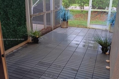 Casa en venta en Miramar, Florida, 2 dormitorios, 95.69 m2 № 1880176 - foto 18