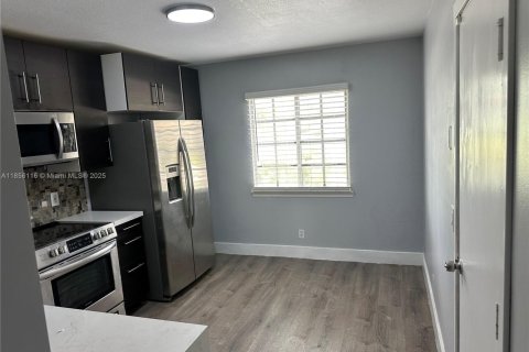 Casa en venta en Miramar, Florida, 2 dormitorios, 95.69 m2 № 1880176 - foto 9