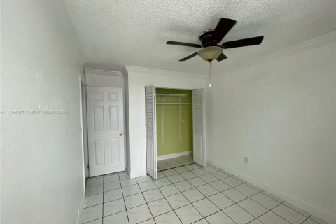 Condo in Hialeah, Florida, 3 bedrooms  № 1691313 - photo 23