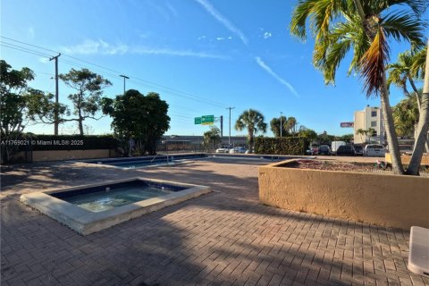 Condo in Hialeah, Florida, 3 bedrooms  № 1691313 - photo 24