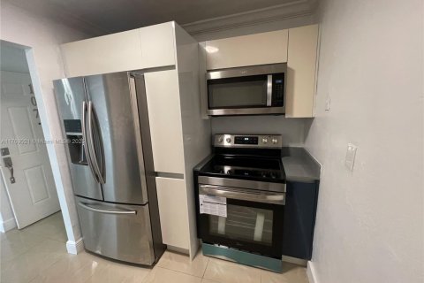 Condo in Hialeah, Florida, 3 bedrooms  № 1691313 - photo 19
