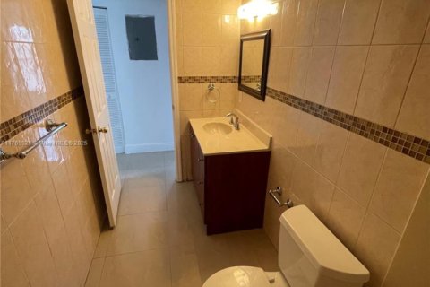 Condo in Hialeah, Florida, 3 bedrooms  № 1691313 - photo 4