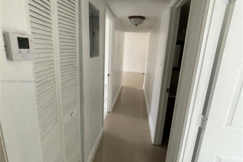 Condo in Hialeah, Florida, 3 bedrooms  № 1691313 - photo 6