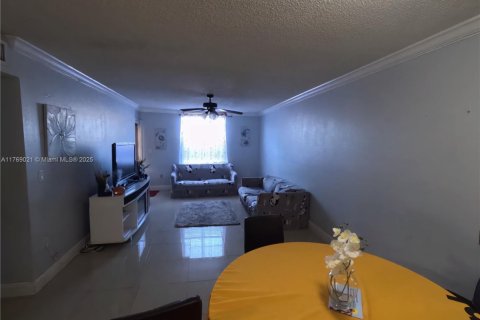 Condo in Hialeah, Florida, 3 bedrooms  № 1691313 - photo 12