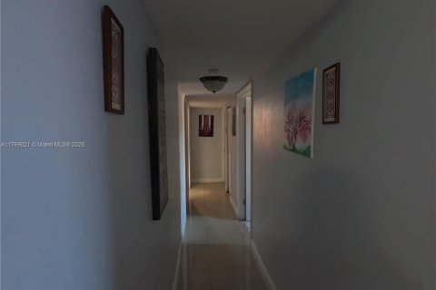 Condo in Hialeah, Florida, 3 bedrooms  № 1691313 - photo 20