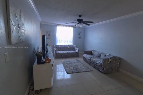 Condo in Hialeah, Florida, 3 bedrooms  № 1691313 - photo 10