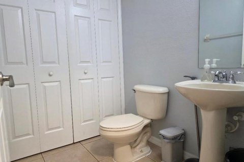Townhouse in Zephyrhills, Florida 2 bedrooms, 145.02 sq.m. № 2097197 - photo 12