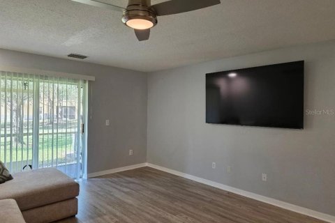 Townhouse in Zephyrhills, Florida 2 bedrooms, 145.02 sq.m. № 2097197 - photo 6