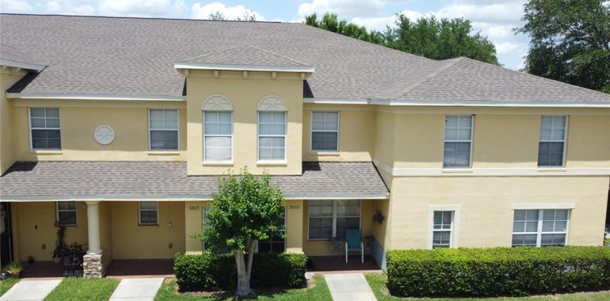 Townhouse in Zephyrhills, Florida 2 bedrooms, 145.02 sq.m. № 2097197