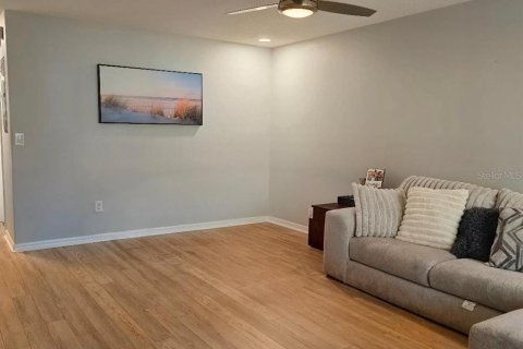 Townhouse in Zephyrhills, Florida 2 bedrooms, 145.02 sq.m. № 2097197 - photo 4