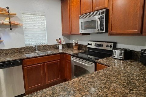 Townhouse in Zephyrhills, Florida 2 bedrooms, 145.02 sq.m. № 2097197 - photo 3