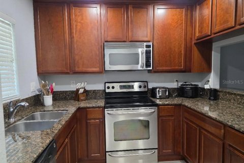 Townhouse in Zephyrhills, Florida 2 bedrooms, 145.02 sq.m. № 2097197 - photo 2