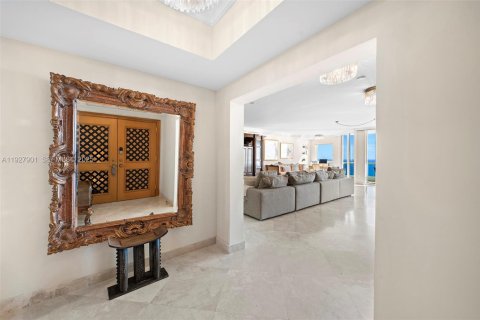 Condominio en venta en Sunny Isles Beach, Florida, 5 dormitorios, 410.16 m2 № 2034564 - foto 4