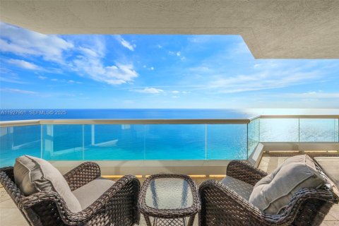 Condominio en Sunny Isles Beach, Florida, 5 dormitorios  № 2034564